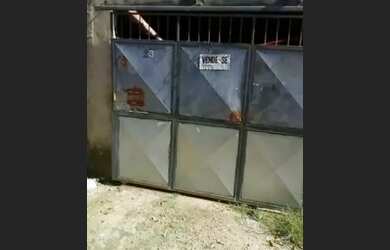 Imagem: A casa possui 2 Dormitórios, 1 Banheiro, 1 Vaga na garagem