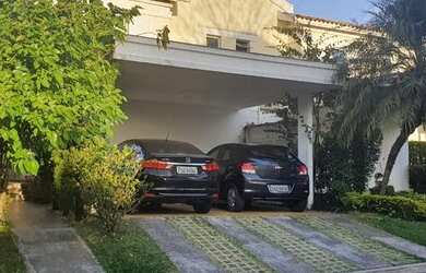 Imagem: A casa em condomínio possui 4 Dormitórios, 4 Banheiros, 4