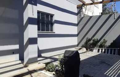 Imagem: A casa possui 2 Dormitórios, 3 Banheiros, 2 Vagas na garagem