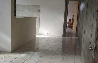 Imagem: A casa possui 1 Dormitório, 1 Banheiro e está localizado