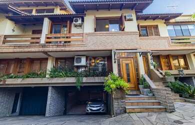 Imagem: A casa em condomínio possui 4 Dormitórios, 4 Banheiros, 2