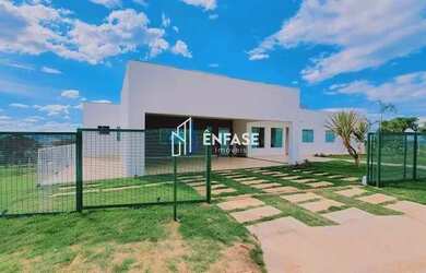 Imagem: A casa em condomínio possui 4 Dormitórios, 4 Banheiros, 2