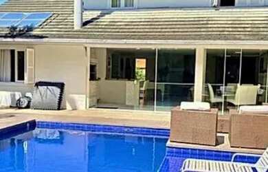 Imagem: A casa em condomínio possui 4 Dormitórios, 4 Banheiros, 2