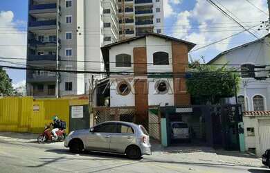 Imagem: O depósito possui 3 Vagas na garagem, 141m² de Área e está