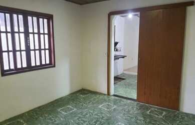 Imagem: A casa possui 2 Dormitórios, 1 Banheiro, 3 Vagas na garagem