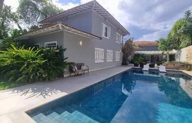 Imagem: A casa em condomínio possui 5 Dormitórios, 5 Banheiros, 4