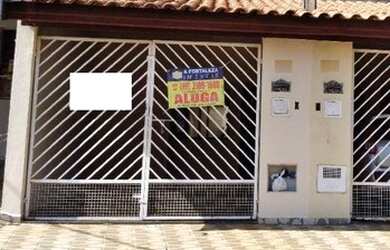 Imagem: A casa possui 2 Dormitórios, 3 Banheiros, 1 Vaga na garagem