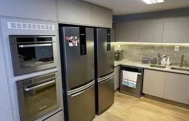 Imagem: A casa possui 4 Dormitórios, 5 Banheiros, 4 Vagas na garagem