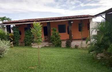 Imagem: A casa possui 3 Dormitórios, 2 Banheiros, 3 Vagas na garagem