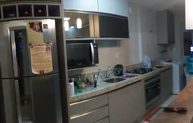 Imagem: O apartamento possui 2 Dormitórios, 1 Banheiro, 1 Vaga na garagem