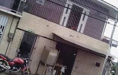 Imagem: A casa possui 2 Dormitórios, 1 Banheiro e está localizado