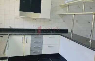 Imagem: A casa possui 3 Dormitórios, 3 Banheiros, 1 Vaga na garagem