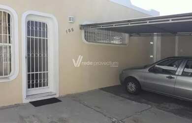Imagem: A casa possui 2 Dormitórios, 1 Banheiro, 2 Vagas na garagem