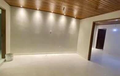 Imagem: A casa possui 2 Dormitórios, 3 Banheiros, 2 Vagas na garagem