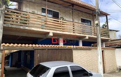 Imagem: A casa possui 4 Dormitórios, 3 Banheiros, 2 Vagas na garagem