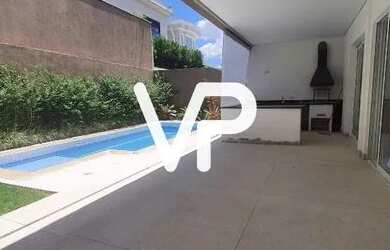 Imagem: A casa possui 4 Dormitórios, 5 Banheiros, 4 Vagas na garagem