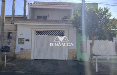 Imagem: A casa possui 5 Dormitórios, 2 Banheiros, 1 Vaga na garagem