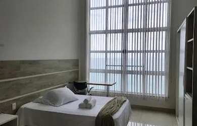 Imagem: O apartamento possui 1 Dormitório, 1 Banheiro, 1 Vaga na garagem