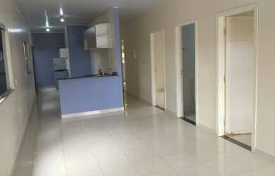 Imagem: A casa possui 3 Dormitórios, 2 Banheiros e 3 Vagas na garagem