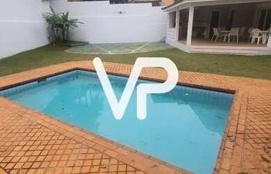 Imagem: A casa possui 3 Dormitórios, 5 Banheiros, 4 Vagas na garagem