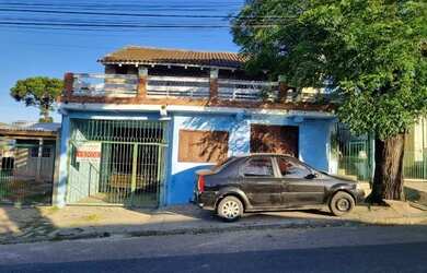 Imagem: A casa possui 4 Dormitórios, 5 Banheiros, 3 Vagas na garagem