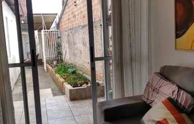 Imagem: A casa possui 2 Dormitórios, 3 Banheiros e 3 Vagas na garagem