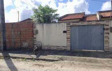 Imagem: A casa possui 2 Dormitórios, 2 Banheiros e está localizado