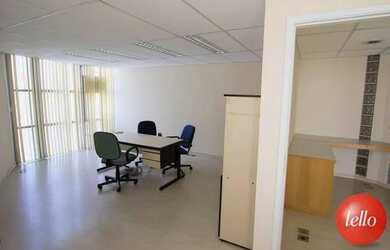 Imagem: O depósito possui 4 Vagas na garagem e 350m² de Área e está