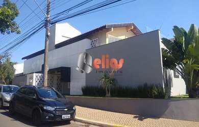 Imagem: O depósito possui 5 Vagas na garagem, 450m² de Área e está