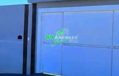 Imagem: A casa possui 3 Dormitórios, 2 Banheiros, 2 Vagas na garagem