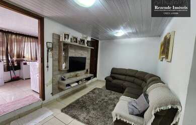 Imagem: A casa possui 2 Dormitórios, 1 Banheiro, 2 Vagas na garagem