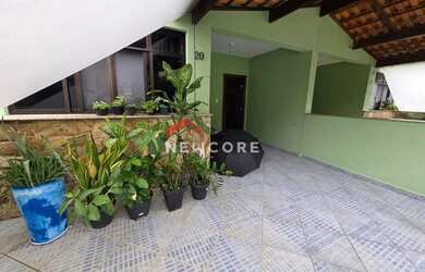 Imagem: A casa possui 3 Dormitórios, 3 Banheiros, 1 Vaga na garagem