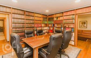 Imagem 4: Casa à venda em Menino Deus com 300 m², 8 quartos, 4 suítes, 9 vagas