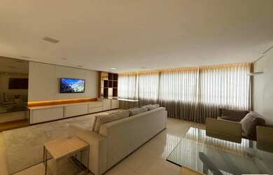 Imagem: O apartamento possui 4 Dormitórios, 5 Banheiros, 4 Vagas na