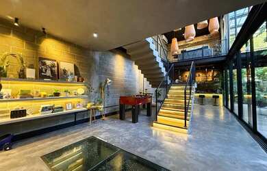 Imagem 11: Casa inteligente no estilo industrial localizada no Condomínio Green...