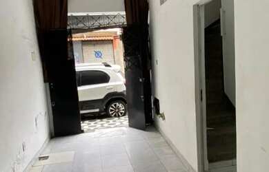 Imagem: A casa possui 5 Dormitórios, 3 Banheiros, 1 Vaga na garagem