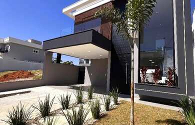 Imagem: A casa em condomínio possui 4 Dormitórios, 5 Banheiros, 4