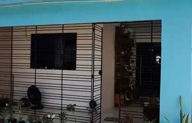 Imagem: A casa possui 3 Dormitórios, 3 Banheiros, 3 Vagas na garagem