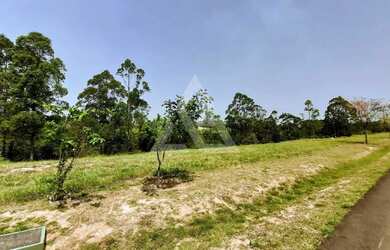 Imagem: O terreno possui 2.160m² de Área e está localizado em Loteamento