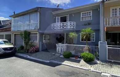 Imagem: A casa em condomínio possui 3 Dormitórios, 1 Banheiro, 1 Vaga