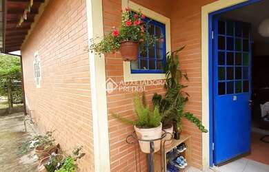 Imagem 2: Casa à Beira da Lagoa da Ibiraquera à Venda no Bairro Arroio - Imbituba/SC