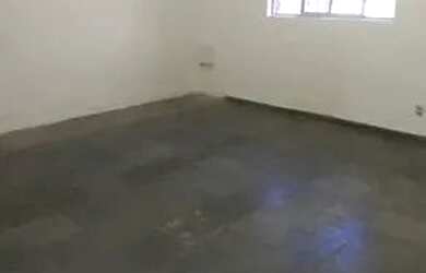 Imagem: O depósito possui 100m² de Área e está localizado em Barro