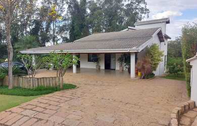 Imagem: A casa em condomínio possui 4 Dormitórios, 5 Banheiros, 5