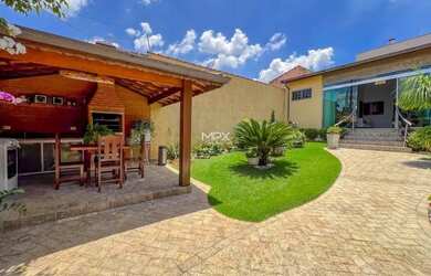 Imagem: A casa possui 2 Dormitórios, 2 Banheiros, 2 Vagas na garagem