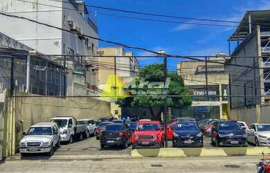 Imagem: O depósito possui 5 Vagas na garagem e 603m² de Área e está