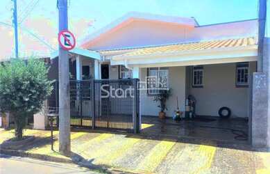 Imagem: A casa possui 3 Dormitórios, 4 Banheiros, 2 Vagas na garagem