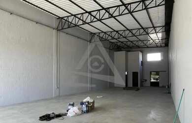 Imagem: O depósito possui 3 Vagas na garagem, 190m² de Área e Imóvel