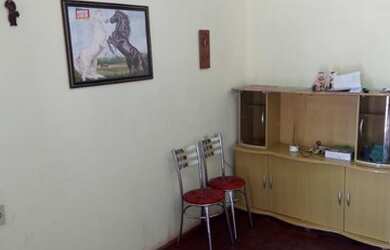 Imagem: A casa possui 2 Dormitórios, 2 Banheiros, 1 Vaga na garagem