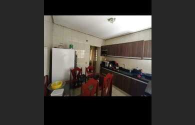 Imagem: A casa possui 2 Dormitórios, 2 Banheiros, 2 Vagas na garagem