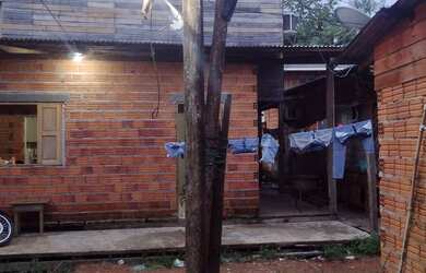 Imagem: A casa possui 2 Dormitórios, 2 Banheiros e está localizado